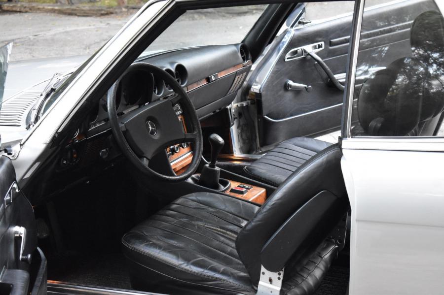 Интерьер Mercedes-Benz 280 SLC (C107) 1980 года  (EU) (фото 58 из 102)